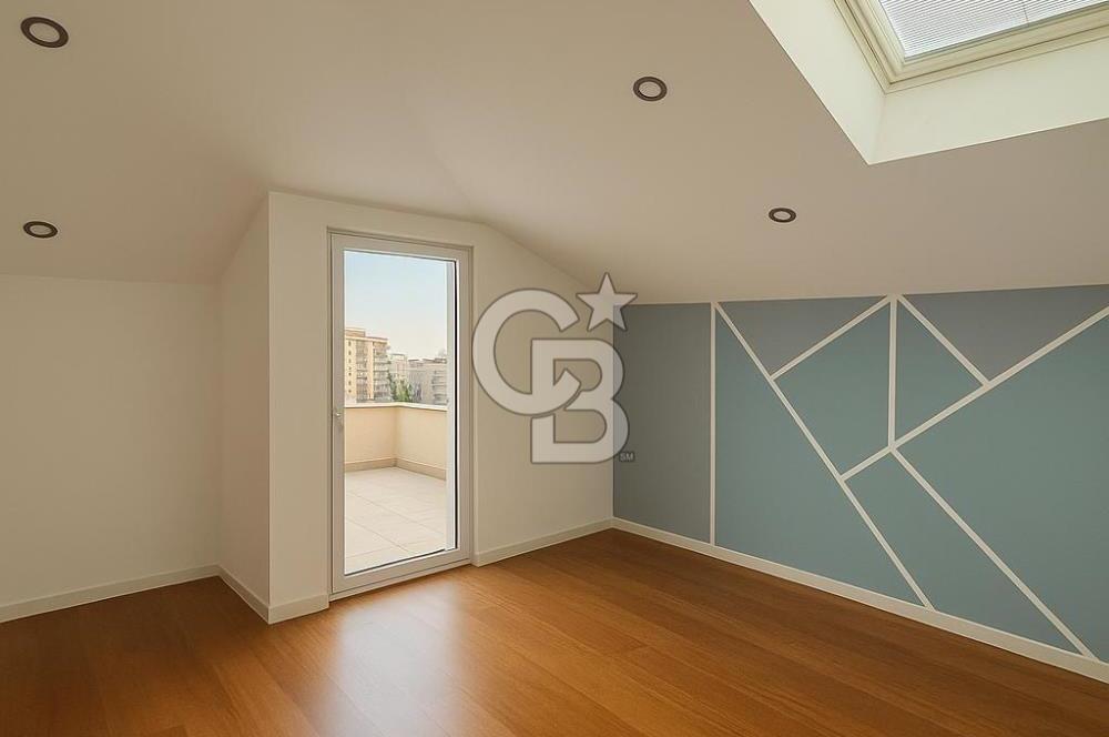 Fenerbahçe Bağdat Caddesi’ne Yakın – Teraslı 223 m² Satılık Çatı Dubleksi