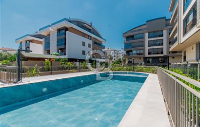 site içinde satılık 4+1  villa 260 m2