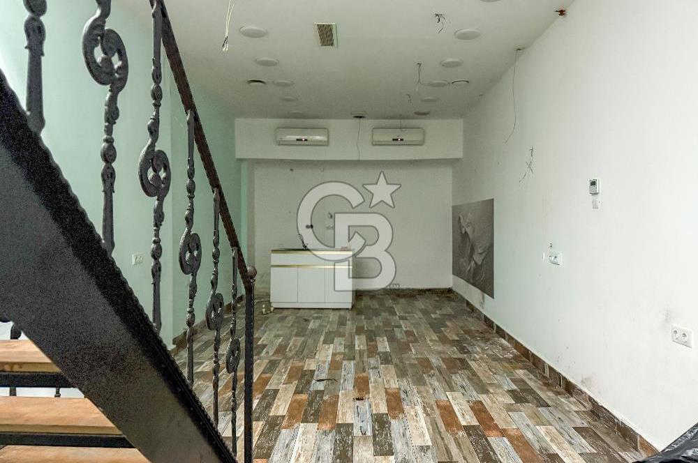 İstiklal Caddesi Adım Mesafesi- Düz Giriş- 2Katlı Kiralık Dükkan