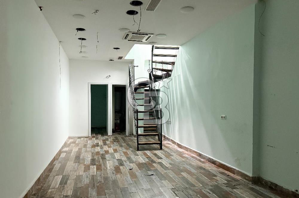 İstiklal Caddesi Adım Mesafesi- Düz Giriş- 2Katlı Kiralık Dükkan