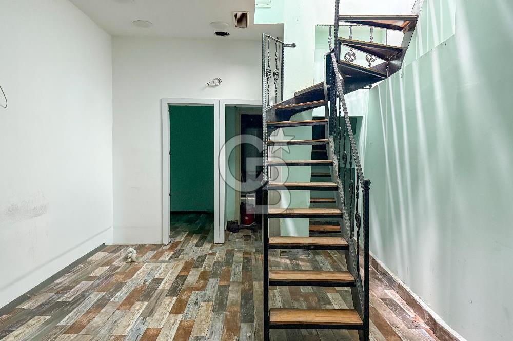 İstiklal Caddesi Adım Mesafesi- Düz Giriş- 2Katlı Kiralık Dükkan
