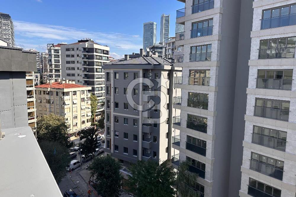 Fenerbahçe Bağdat Caddesi’ne Yakın – Teraslı 223 m² Satılık Çatı Dubleksi