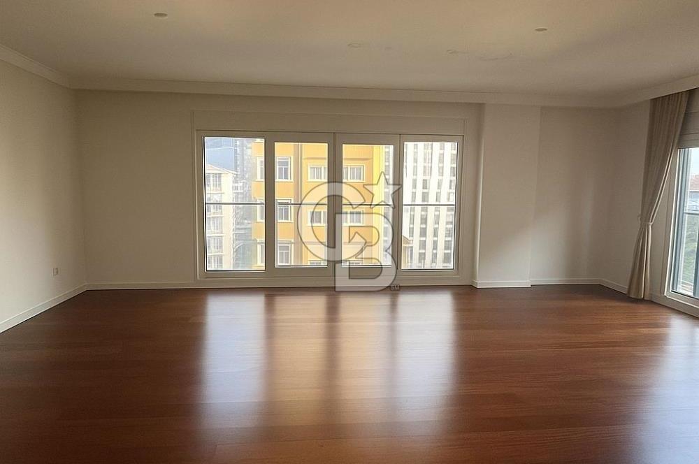 Fenerbahçe Bağdat Caddesi’ne Yakın – Teraslı 223 m² Satılık Çatı Dubleksi