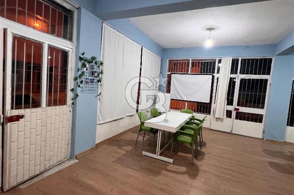 Bornova Merkezi Konumda Kiralık Dükkan 