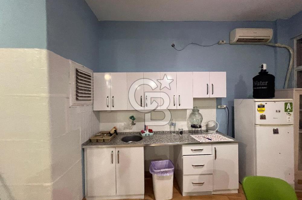 Bornova Merkezi Konumda Kiralık Dükkan 