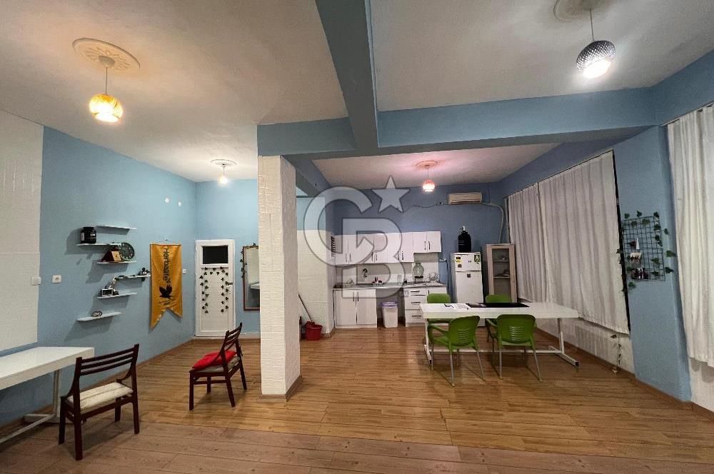 Bornova Merkezi Konumda Kiralık Dükkan 