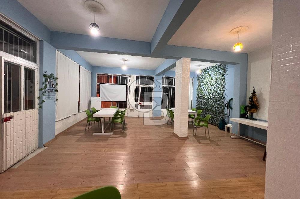 Bornova Merkezi Konumda Kiralık Dükkan 