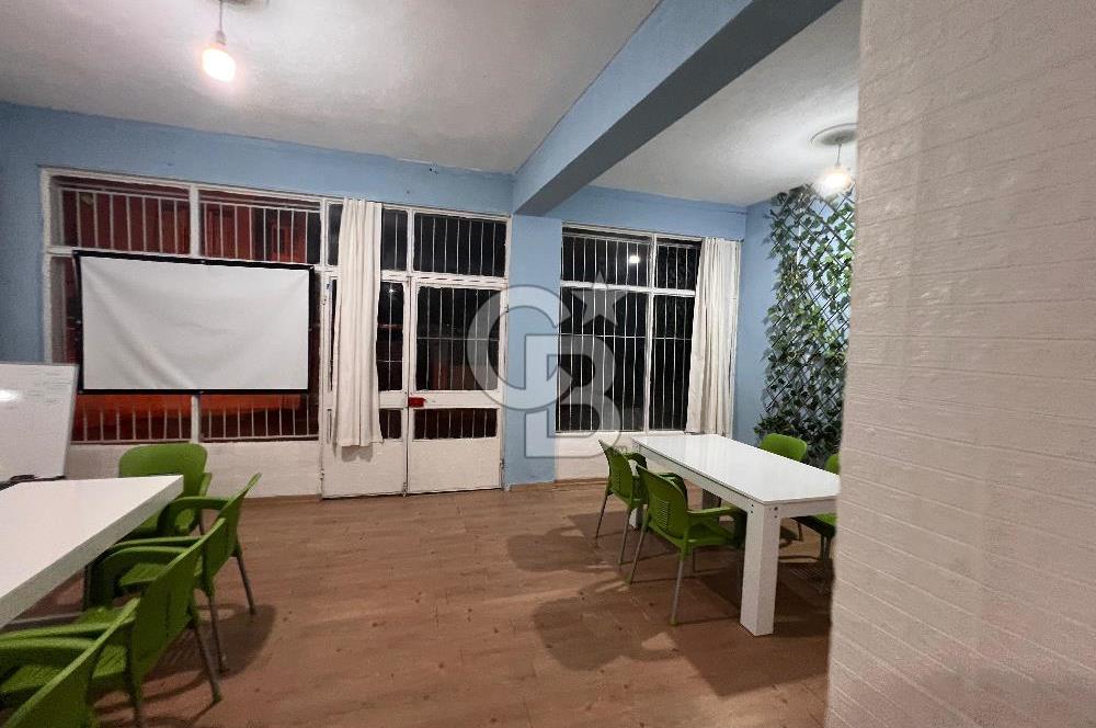 Bornova Merkezi Konumda Kiralık Dükkan 