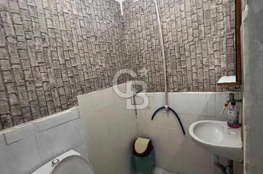 Bornova Merkezi Konumda Kiralık Dükkan 