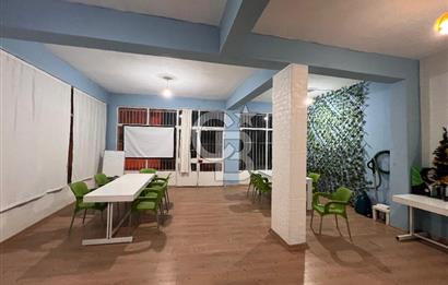 Bornova Merkezi Konumda Kiralık Dükkan 