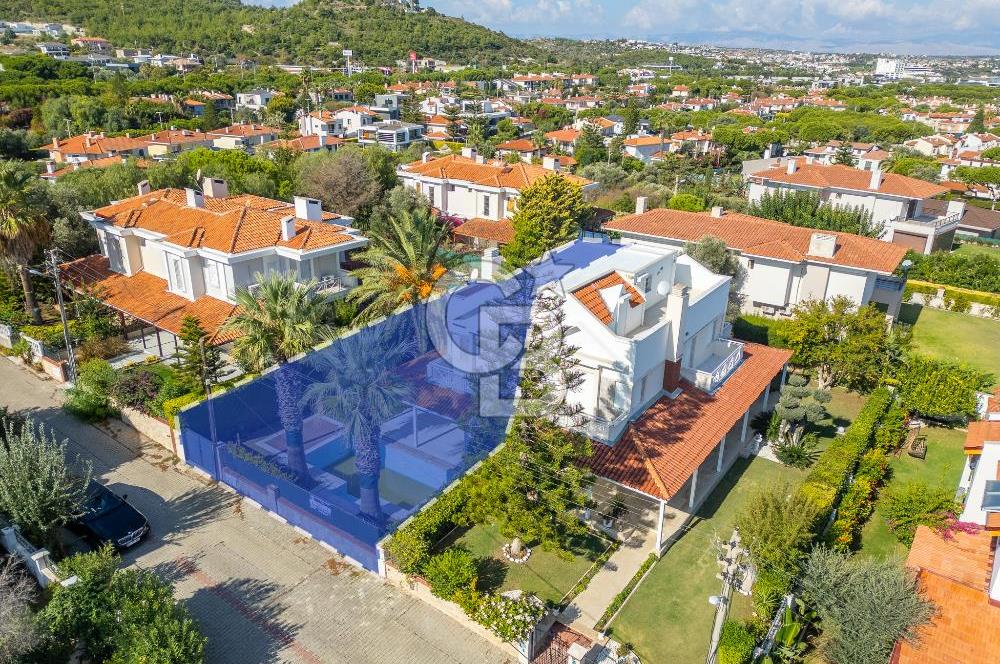 ÇEŞME ALTINYUNUS / DENİZ MANZARALI DENİZE 400 M / MÜSTAKİL HAVUZLU SATILIK VİLLA