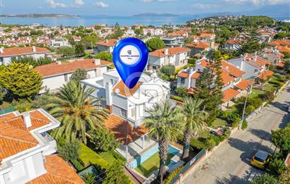 İzmir Çeşme Boyalık, Müstakil Havuzlu 4 + 1 Satılık Villa