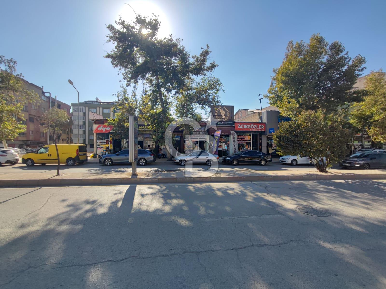 COLDWELL BANKER'DAN ŞEYHADİL CADDE ÜSTÜ DEPOLU SATILIK İŞYERİ