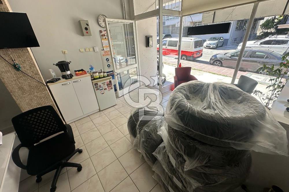 Güvenevler Mahallesi'nde Satılık Depolu Dükkan