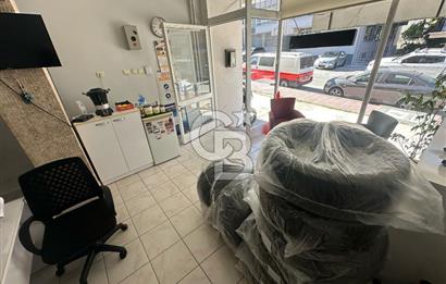 Güvenevler Mahallesi'nde Satılık Depolu Dükkan