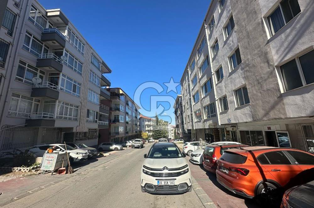 Güvenevler Mahallesi'nde Satılık Depolu Dükkan