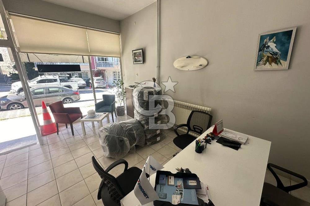 Güvenevler Mahallesi'nde Satılık Depolu Dükkan