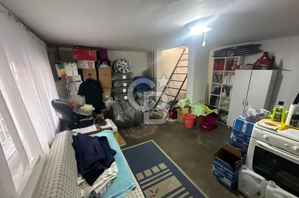 Güvenevler Mahallesi'nde Satılık Depolu Dükkan