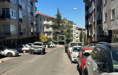 Güvenevler Mahallesi'nde Satılık Depolu Dükkan