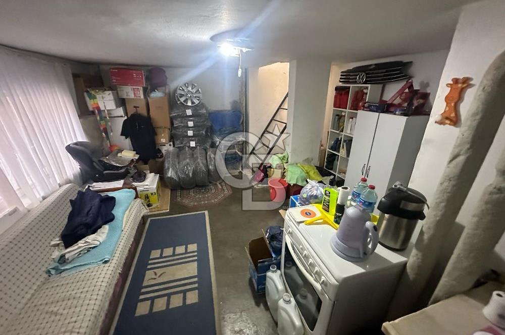 Güvenevler Mahallesi'nde Satılık Depolu Dükkan