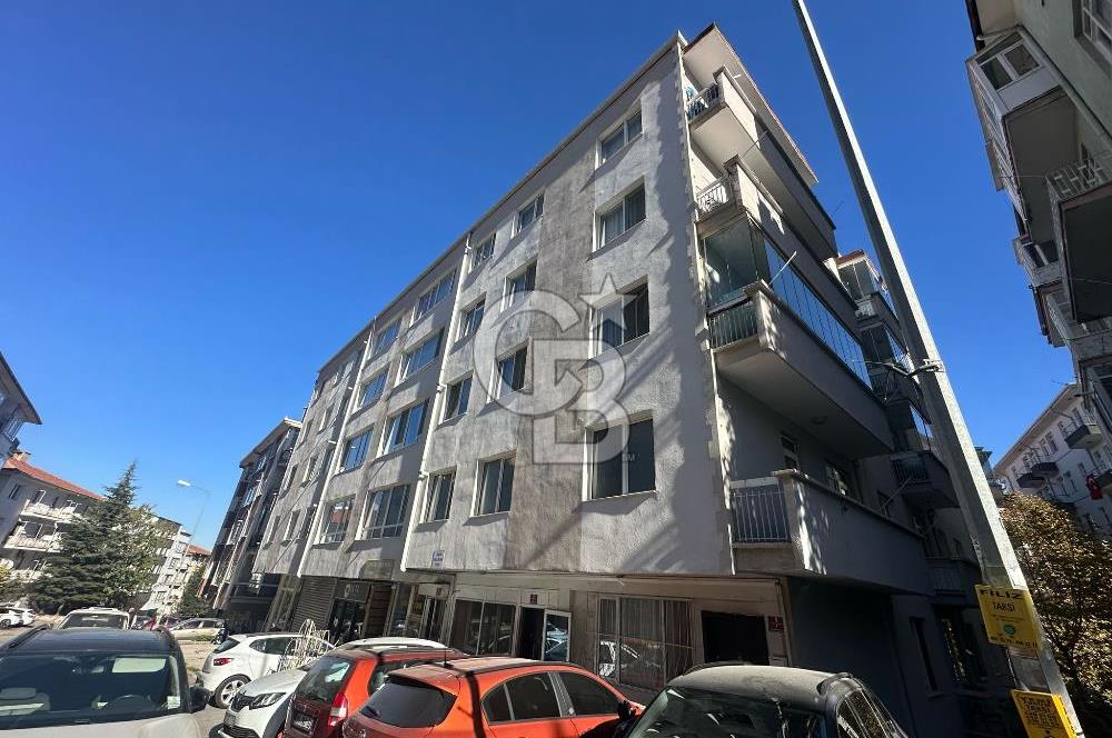 Güvenevler Mahallesi'nde Satılık Depolu Dükkan