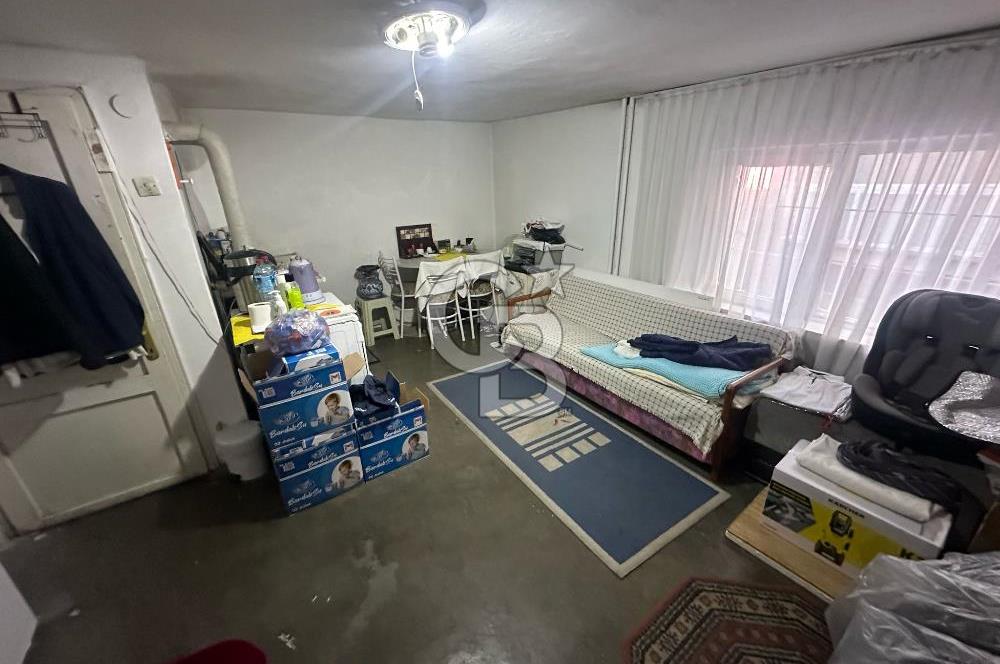 Güvenevler Mahallesi'nde Satılık Depolu Dükkan