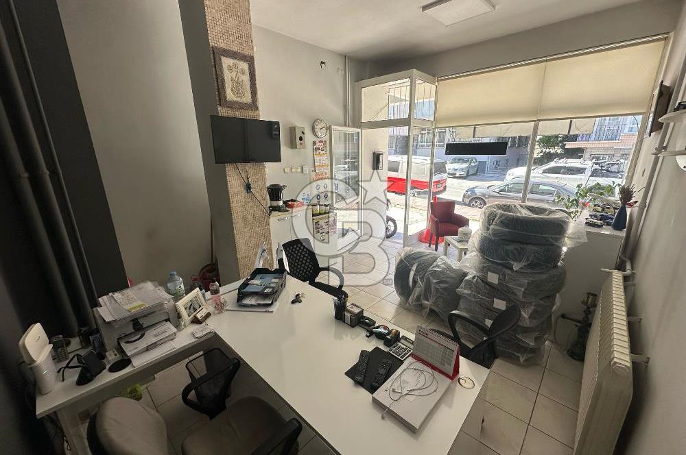 Güvenevler Mahallesi'nde Satılık Depolu Dükkan