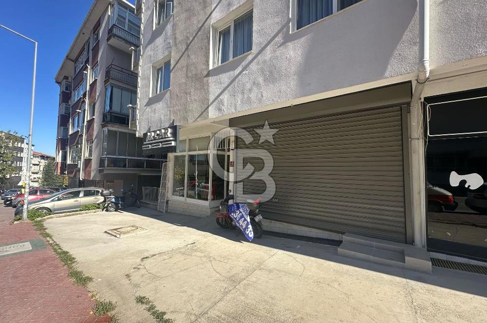 Güvenevler Mahallesi'nde Satılık Depolu Dükkan