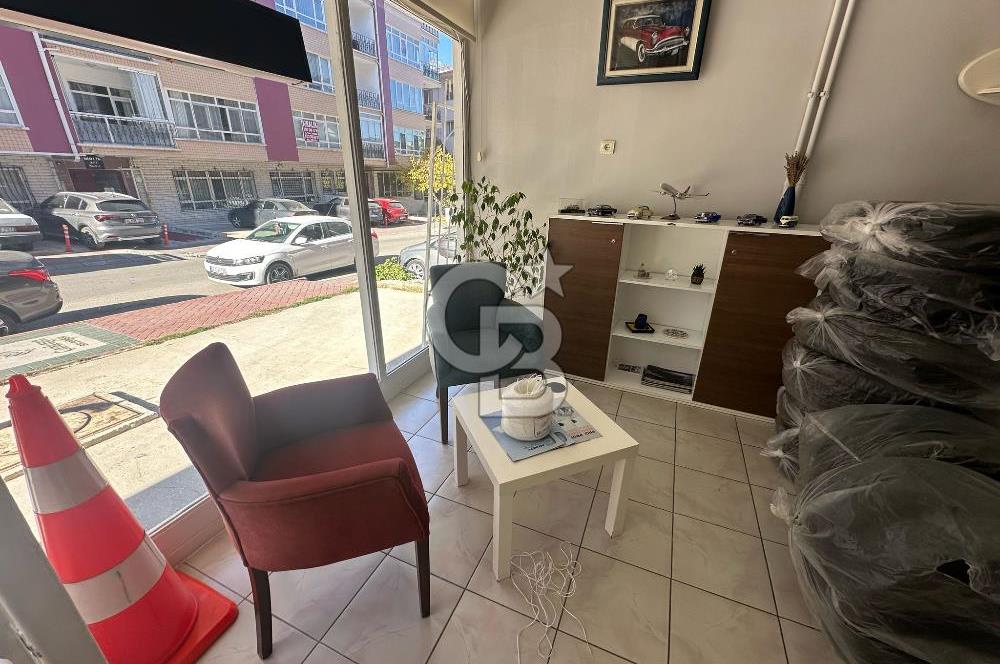 Güvenevler Mahallesi'nde Satılık Depolu Dükkan