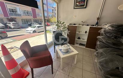 Güvenevler Mahallesi'nde Satılık Depolu Dükkan