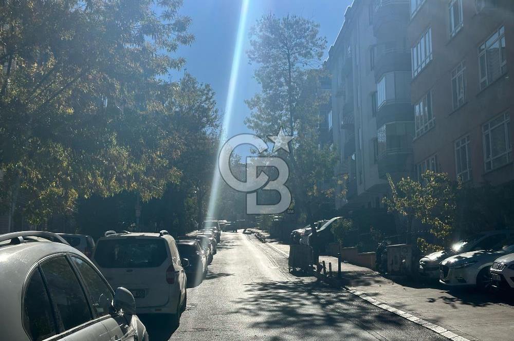 Güvenevler Mahallesi'nde Satılık Depolu Dükkan