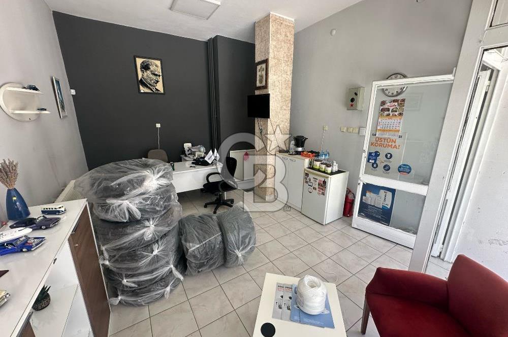 Güvenevler Mahallesi'nde Satılık Depolu Dükkan