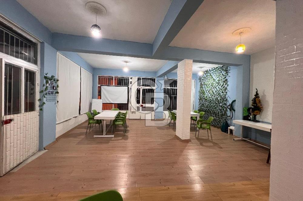 Bornova Merkezi Konumda Kiralık Dükkan 