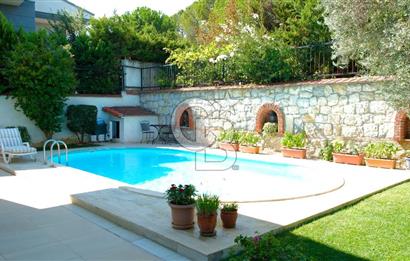 Urla Çeşmealtın’da Satılık Müstakil Havuzlu Villa 