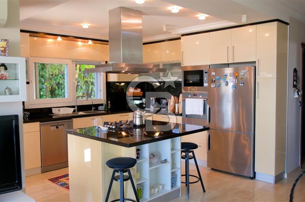 Urla Çeşmealtın’da Satılık Müstakil Havuzlu Villa 