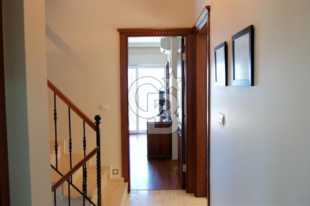 Urla Çeşmealtın’da Satılık Müstakil Havuzlu Villa 