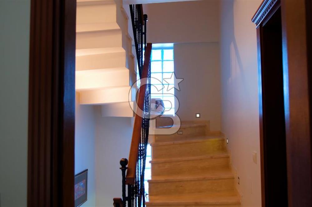 Urla Çeşmealtın’da Satılık Müstakil Havuzlu Villa 