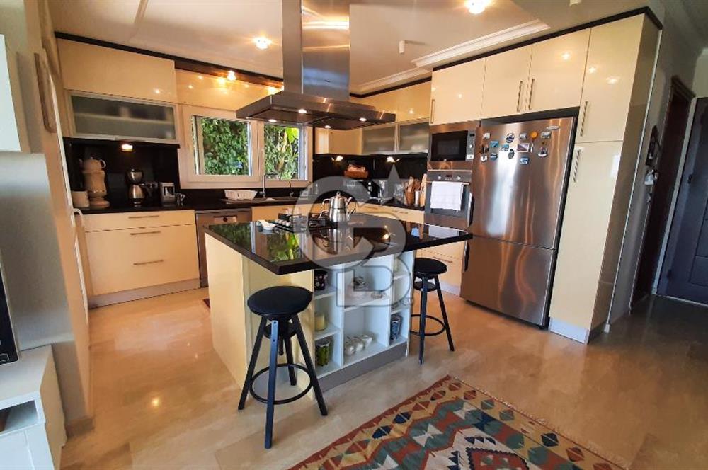 Urla Çeşmealtın’da Satılık Müstakil Havuzlu Villa 