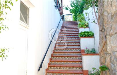 Urla Çeşmealtın’da Satılık Müstakil Havuzlu Villa 