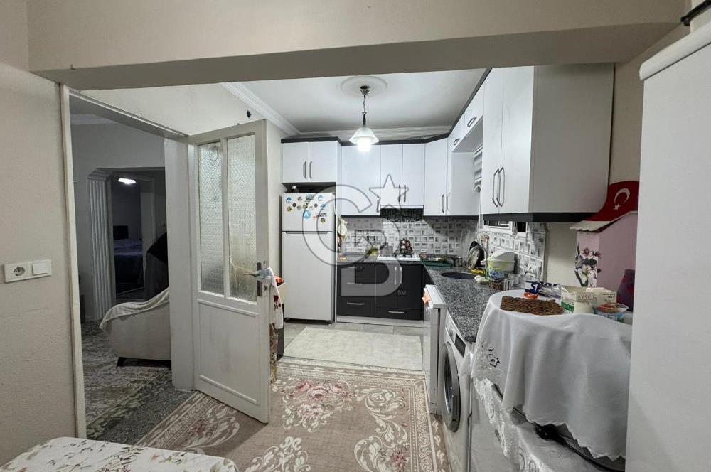 Karabağlar Yunus Emre Mahallesin'de Satılık 1+1 Geniş Daire