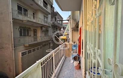 Karabağlar Yunus Emre Mahallesin'de Satılık 1+1 Geniş Daire