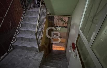 Karabağlar Yunus Emre Mahallesin'de Satılık 1+1 Geniş Daire