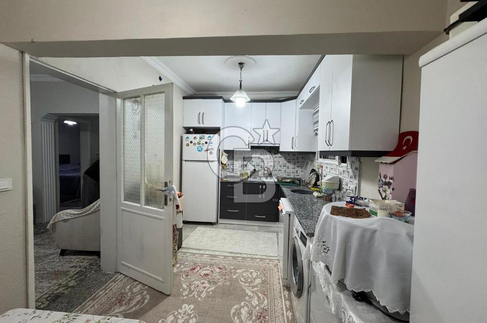 Karabağlar Yunus Emre Mahallesin'de Satılık 1+1 Geniş Daire