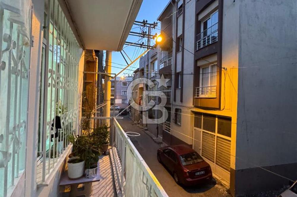 Karabağlar Yunus Emre Mahallesin'de Satılık 1+1 Geniş Daire