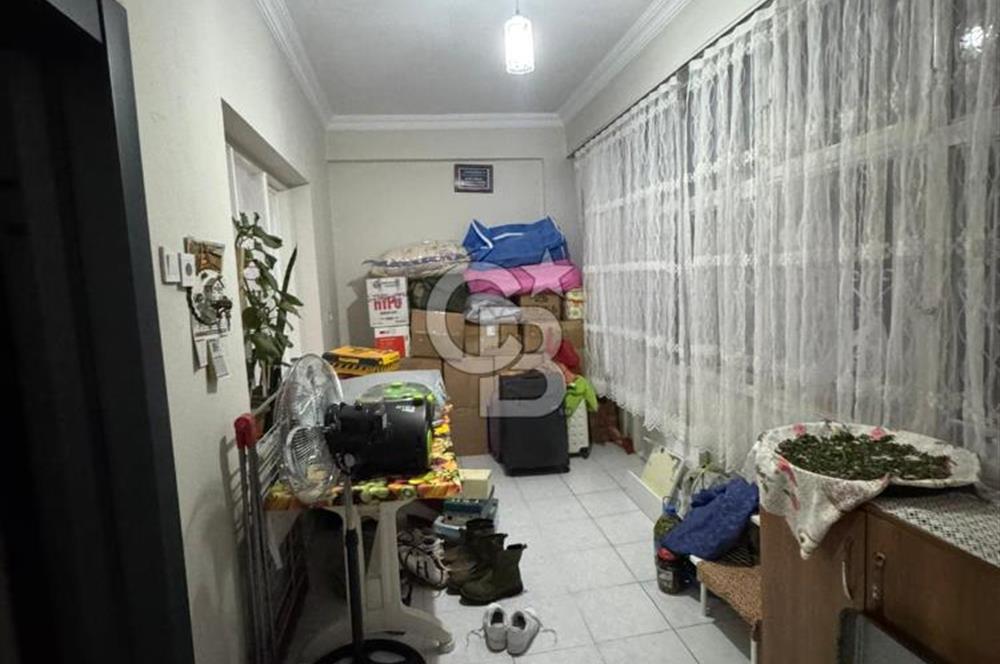 Karabağlar Yunus Emre Mahallesin'de Satılık 1+1 Geniş Daire