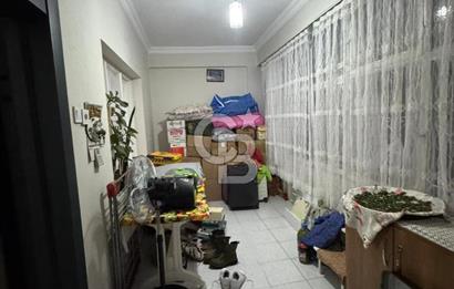 Karabağlar Yunus Emre Mahallesin'de Satılık 1+1 Geniş Daire