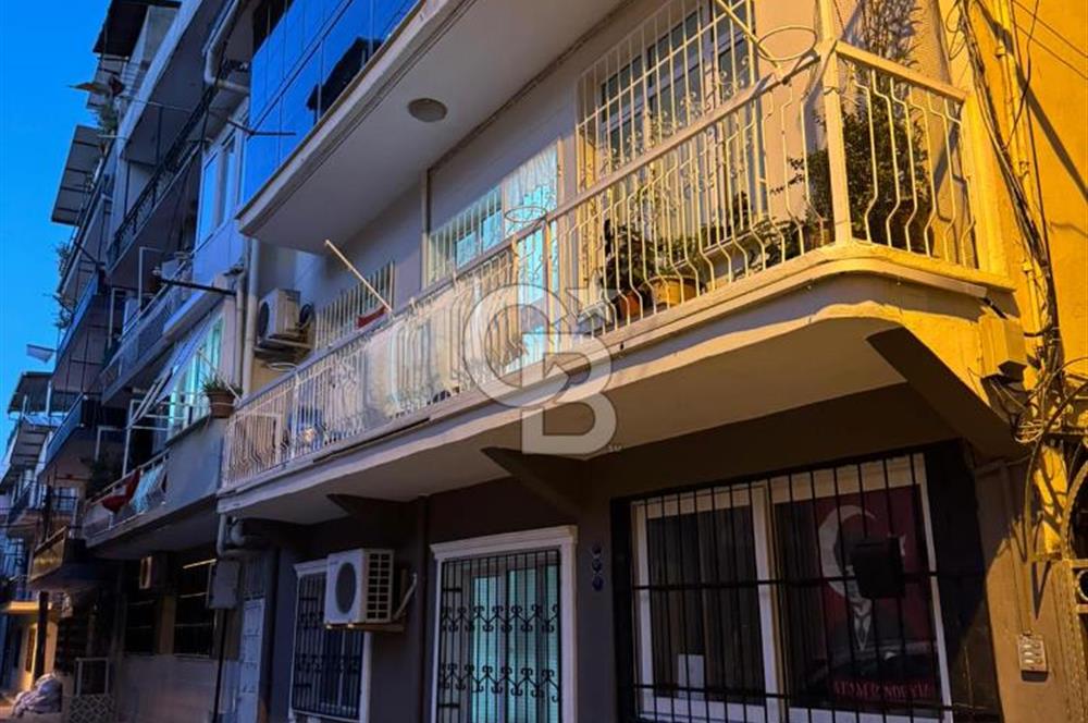 Karabağlar Yunus Emre Mahallesin'de Satılık 1+1 Geniş Daire