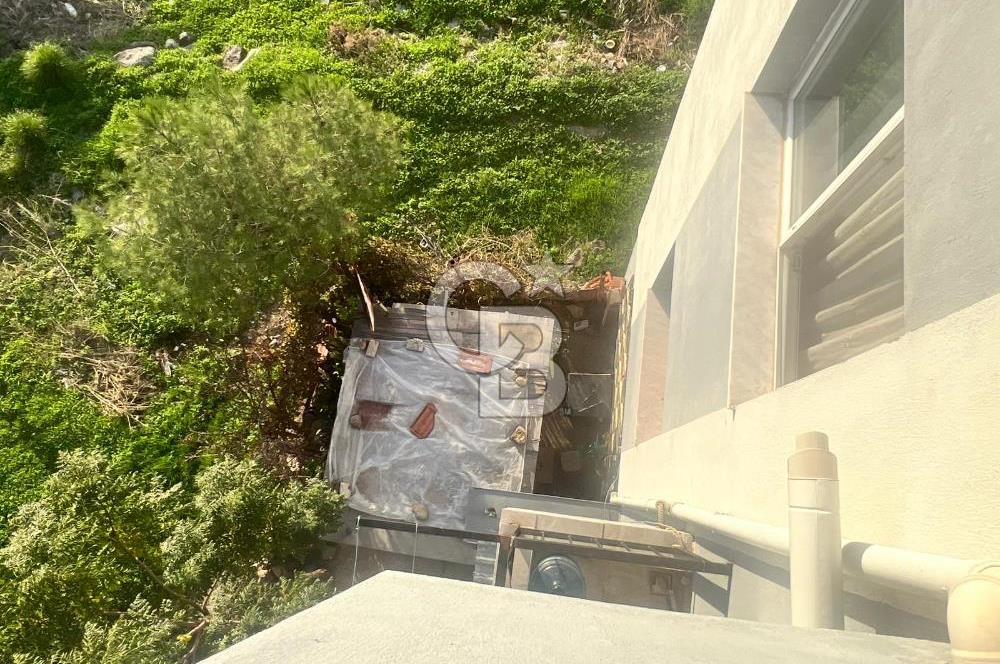 İZMİR ÇİĞLİ GÜZELTEPE MAHALLESİNDE KOMPLE BİNA SATILIK