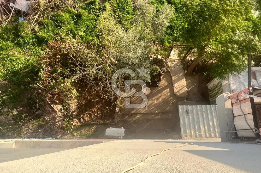 İZMİR ÇİĞLİ GÜZELTEPE MAHALLESİNDE KOMPLE BİNA SATILIK