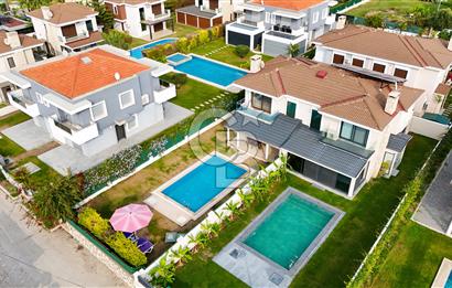 ALAÇATI GÖBENE SATILIK 3+1 MÜSTAKİL HAVUZLU VİLLA